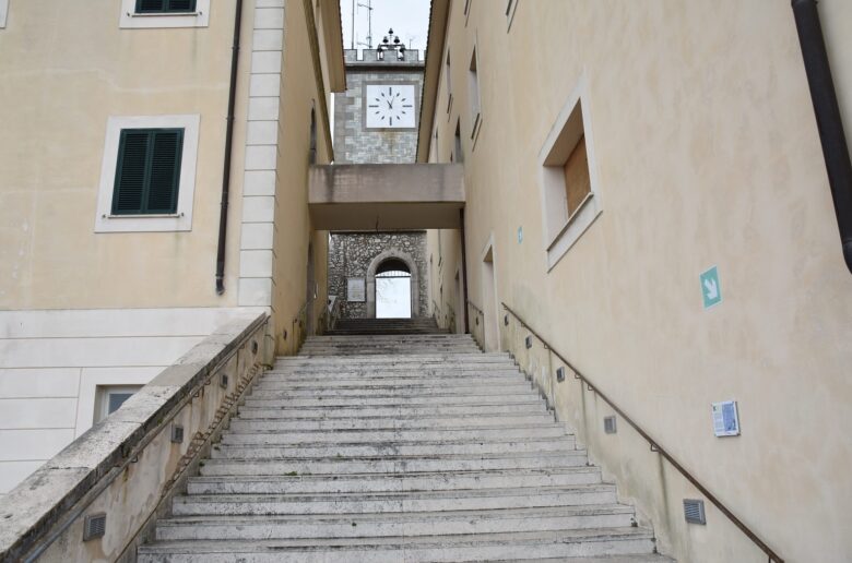 Itri-Santuario-Civita-scala-ingresso-min